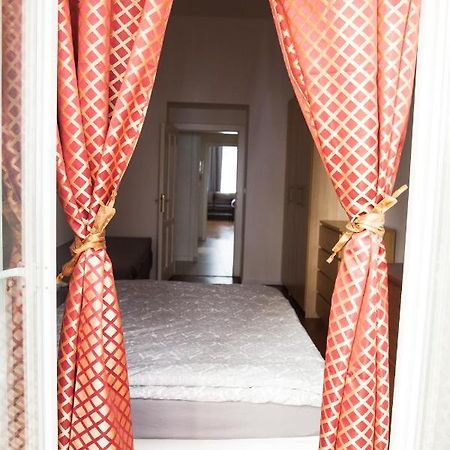 2B Pechackova Family Apartment With Balcony By The River Prague Luaran gambar