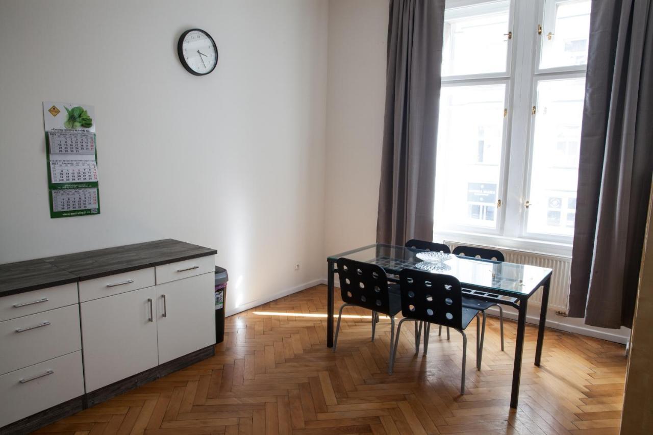 2B Pechackova Family Apartment With Balcony By The River Prague Luaran gambar