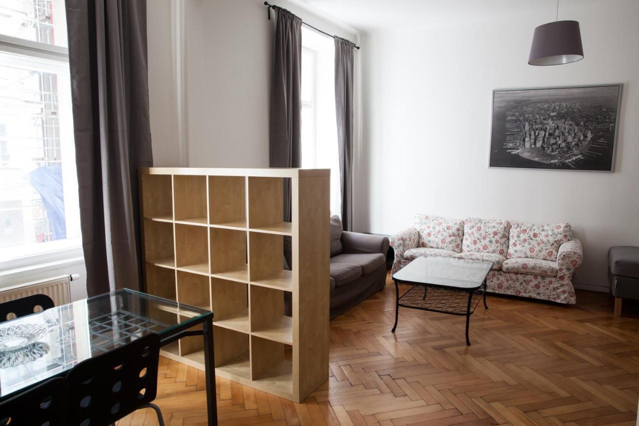 2B Pechackova Family Apartment With Balcony By The River Prague Luaran gambar