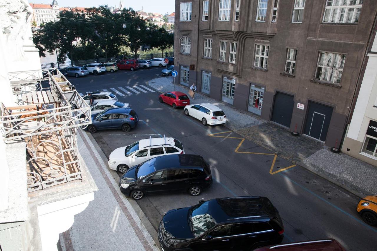 2B Pechackova Family Apartment With Balcony By The River Prague Luaran gambar