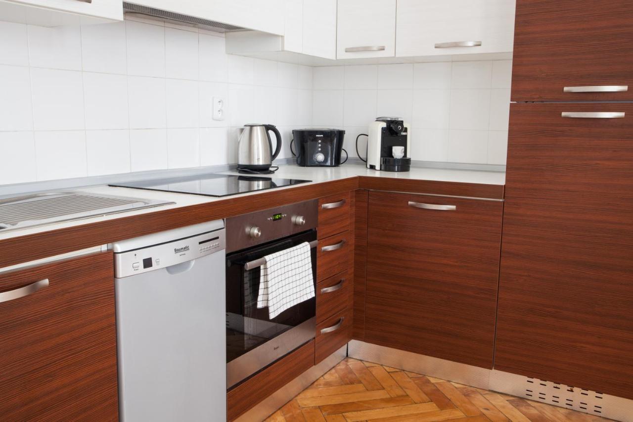 2B Pechackova Family Apartment With Balcony By The River Prague Luaran gambar