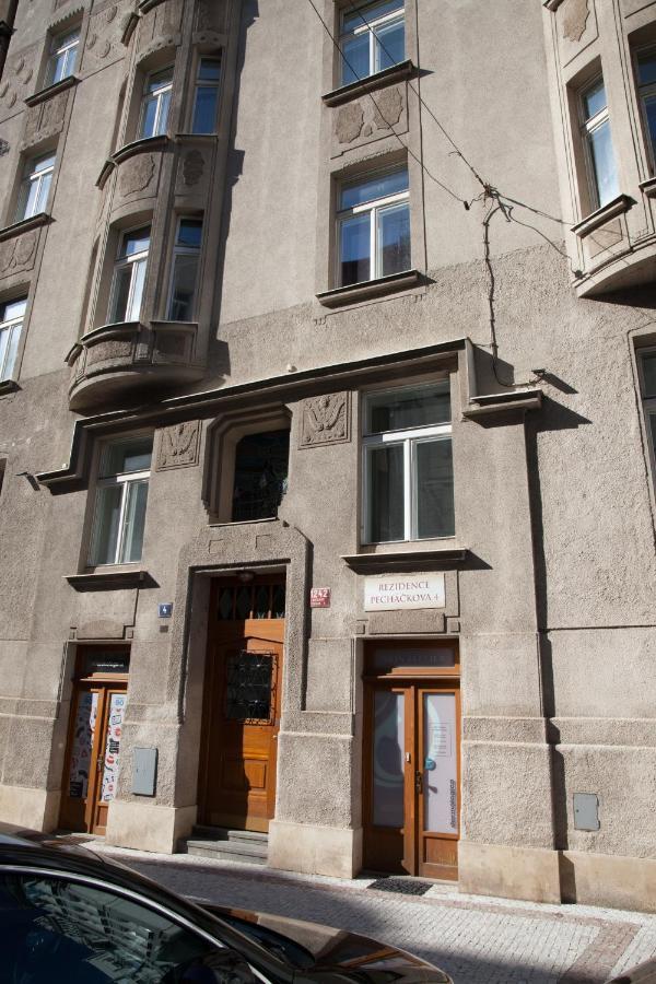 2B Pechackova Family Apartment With Balcony By The River Prague Luaran gambar