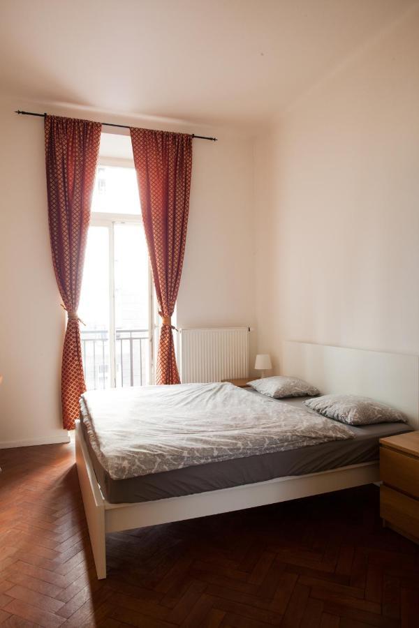 2B Pechackova Family Apartment With Balcony By The River Prague Luaran gambar