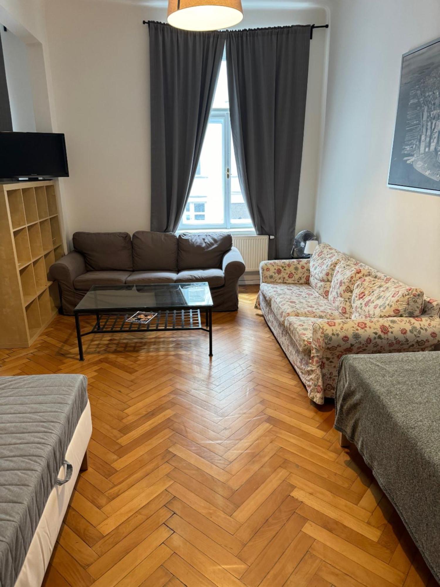 2B Pechackova Family Apartment With Balcony By The River Prague Luaran gambar